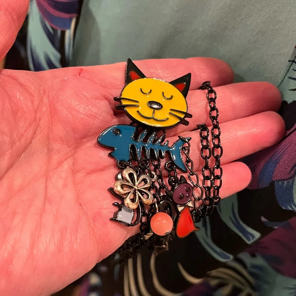 N165 NWT Cat and Friends on long black enamel chain
